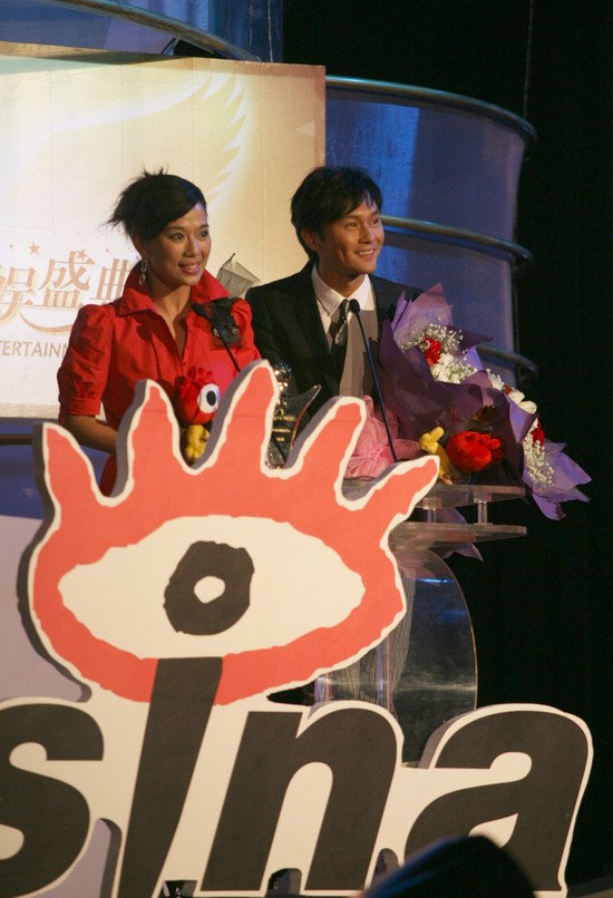 陈松伶张智霖发表感言:谢谢新浪给我们这奖项