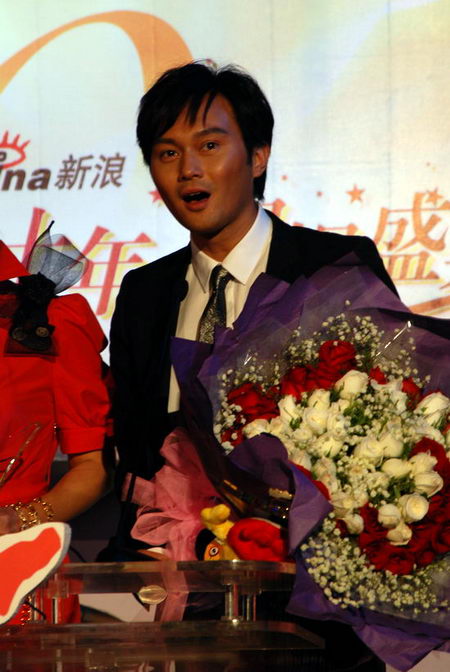 快讯：张智霖陈松伶分获最具关注度男女艺人奖
