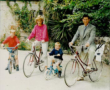 资料图片:戴安娜与两个儿子--骑单车的日子_影音