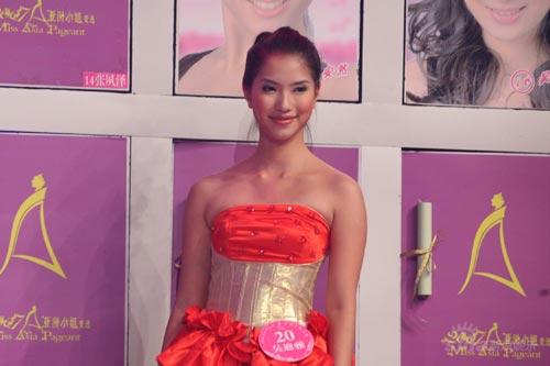 图文:<em>07年亚姐内地总决赛</em>--吴迪雅出局笑容尴尬