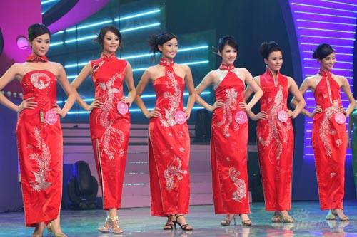 图文:<em>07年亚姐内地总决赛</em>--旗袍喜庆中国红_影