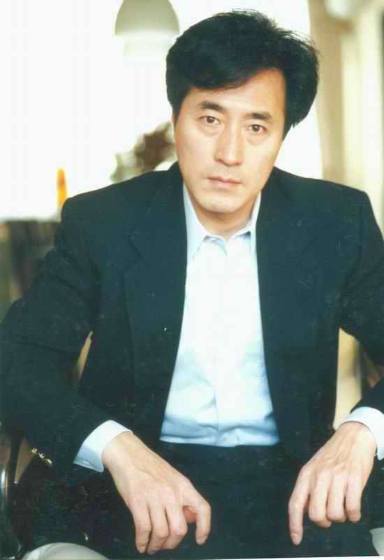 资料图片：华谊艺人杨立新个人写真(2)