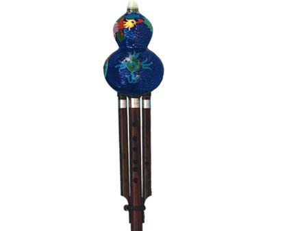 资料图片:葫芦丝文化节--不同材质的葫芦丝