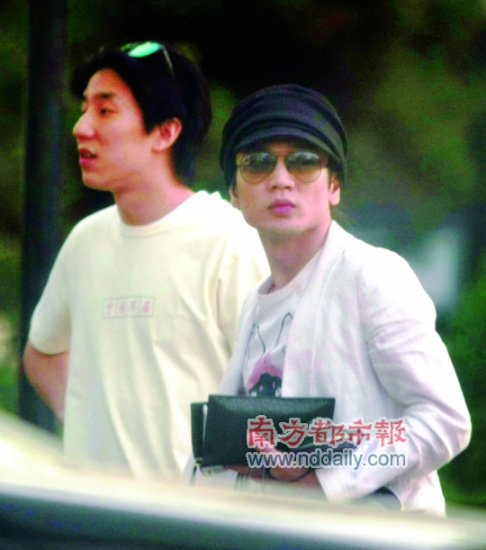 王烁(右)和好友房祖名