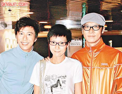 卢巧音(中)与男友Eric So(右)