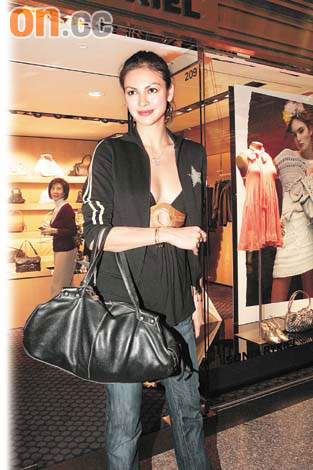 Rosemary从记者口中得知妈妈近在咫尺，闻风速逃