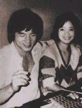1979年邓丽君赴美国成龙拍摄现场探班