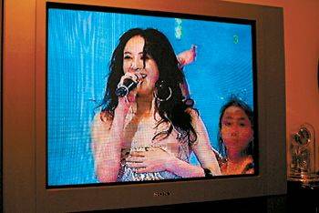 郑希怡事隔半年再走光 胸围滑落惨露两点(附图