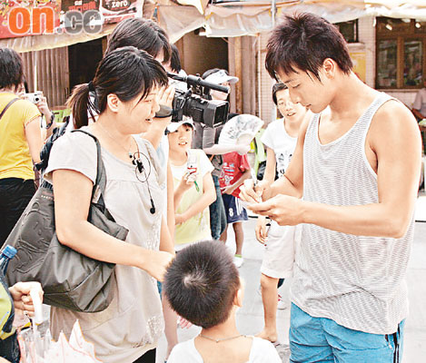 求爱狂人“番禺007”回内地 阿娇放心逛街【图】