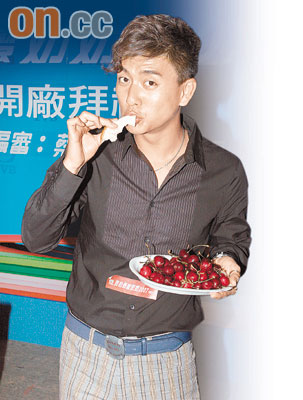 黄宗泽买古董跑车演有钱公子推荐新欢出镜(图)