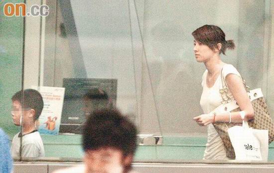 卢惠光带女友和儿子泡夜店 激怒前妻黎淑贤(图)_影音娱乐_新浪网