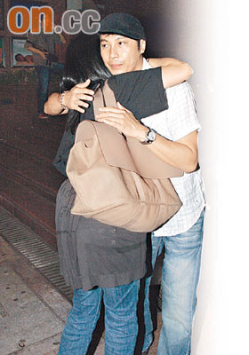 阿sa韩国夺影后庆功 谭耀文摆乌龙恭喜阿娇【图】