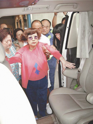 肥肥沈殿霞再入院惹人担忧 身材消瘦明显(附图)