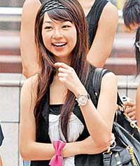 林俊杰签名会神秘女友露面 同穿黑色情侣装【图】