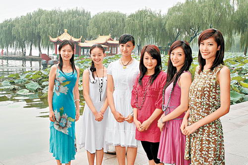 香港小姐济南亲善游 张嘉儿拼赢荷花仙子(图)