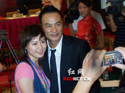 任达华为美食长沙购置住房被误认为刘德华(图)