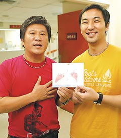 胡瓜升级做外公 送百万保险给外孙女当贺礼【图】