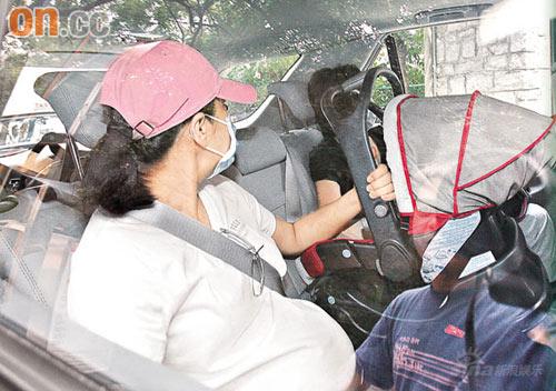 陈慧珊诞女婴警员护驾一家三口出院大阵仗(图)