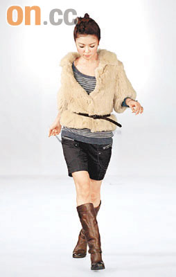 薛凯琪初做模特紧张咬唇 台湾遇地震躲被窝【图】