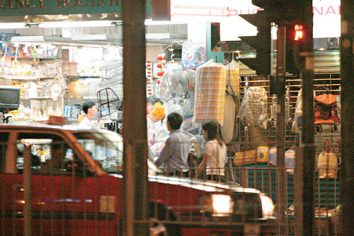 陈浩民半夜逛杂货店驾保时捷买锅举止怪异(图)