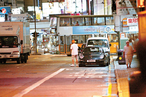 陈浩民半夜逛杂货店驾保时捷买锅举止怪异(图)