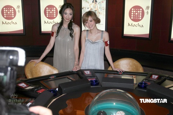 吴佩慈傅颖出席新店开幕 与路人玩互动游戏【图】