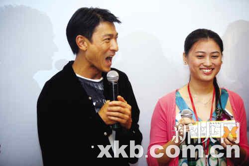 刘德华出席乙肝防治发布会 笑言成医务人员粉