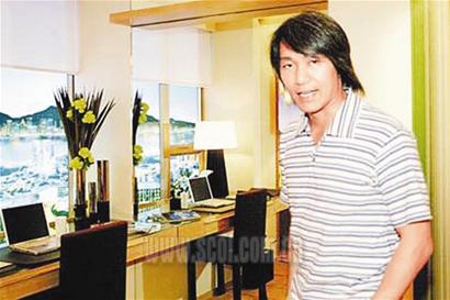 周星驰神秘现身成都 据传目的为投资楼盘(附图