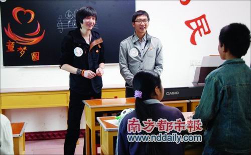 张曼玉等名人走进云南 公益爱心之旅当老师【图】