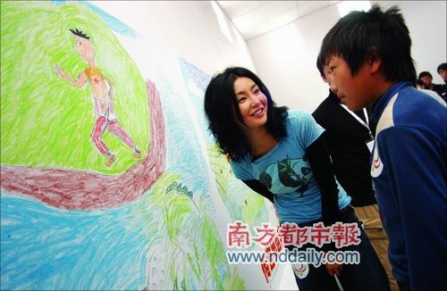 张曼玉等名人走进云南 公益爱心之旅当老师【图】