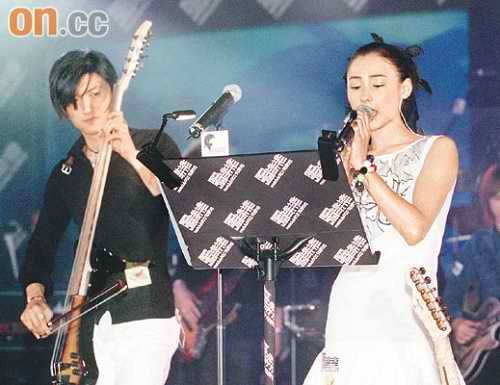 谢霆锋张柏芝修成正果合唱《流言》见证爱情