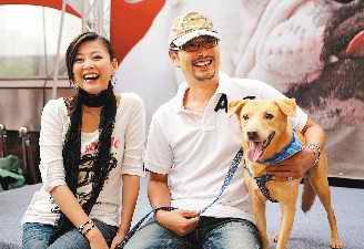 宋新妮携男友ANDY亮相 称赚钱为女方买豪宅(