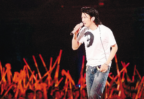 谢霆锋张伯芝首度合唱 翻唱经典歌曲《流言》