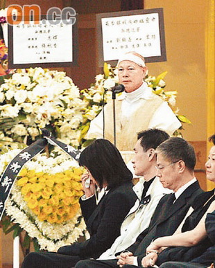 罗家英送别亡母哭断肠 汪明荃听悼词落泪【图】