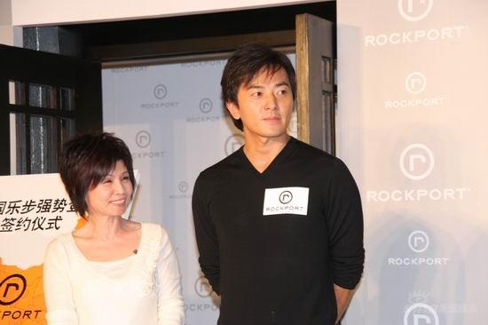 郑伊健上海帅气走秀 称暂不想与蒙嘉慧结婚【图】