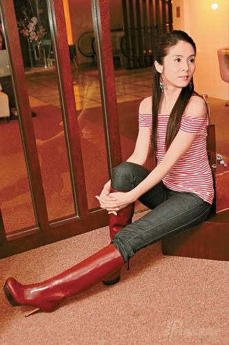 杨采妮公开独门护肤心得 秀香肩内外美兼顾【图】