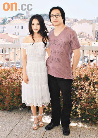 杂志曝屈彭顺与女模约会？李心洁支持男友维权
