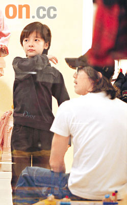 ���ǳ�����ͭ����Ϊ��Ů�����º�������(��ͼ)