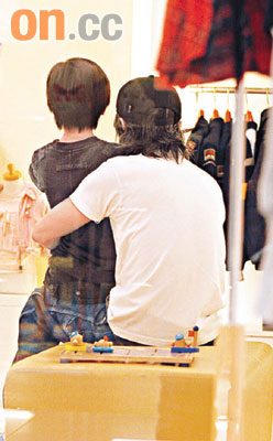 ���ǳ�����ͭ����Ϊ��Ů�����º�������(��ͼ)