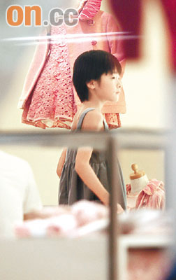 ���ǳ�����ͭ����Ϊ��Ů�����º�������(��ͼ)