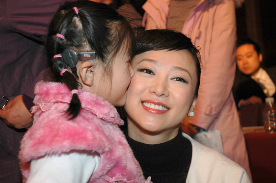 翁虹出“月子”誓当爱心妈妈感谢先生陪伴(图)