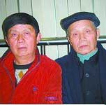 房仕胜(左)和房仕德