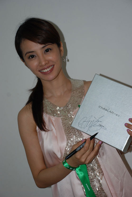 蔡依林 蔡依林 近日,歌坛天后蔡依林作为法国彩妆品牌"卡姿兰"的新一