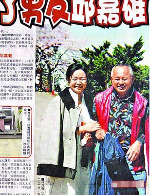 4年前林月云(左)和邱嘉雄的婚外情被曝光。