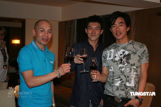 故此特别在首映礼前,抽出少许时间与任贤齐,导演林超