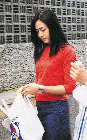朱丽倩气质婉约,当了华仔“背后的女人”24年