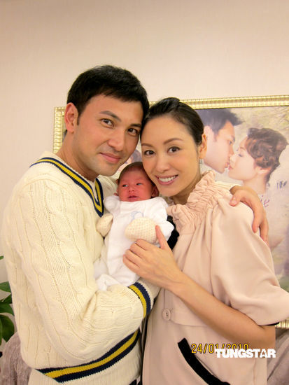林文龙郭可盈携女回家 宝贝健康全家温馨(图)