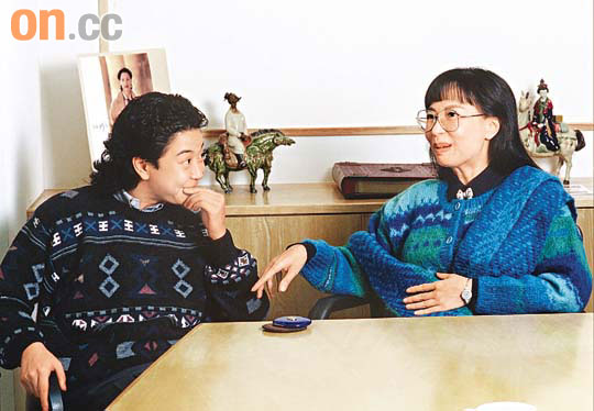 狄娜一直反对女儿马天如(左)变性做男人,但后来也接受女儿的决定(资料图片)
