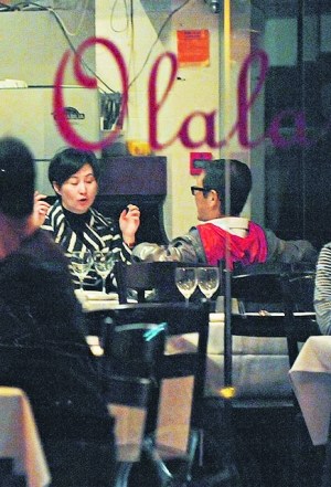 两人外出就餐,俞琤静当何超琼的听众