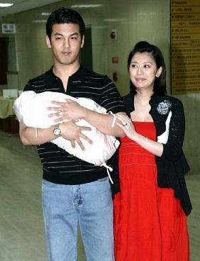 贾静雯发表声明宁要女儿不要上海房产(图)